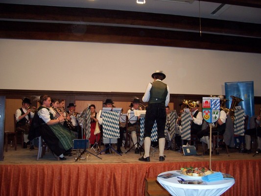 Beginn, Musikkapelle auf der Büne