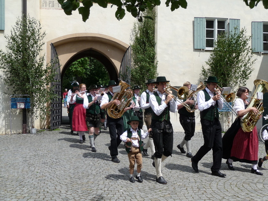 Einmarsch ins Schloss Blutenburg